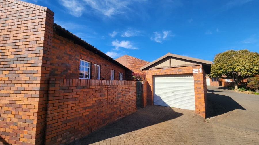 2 Bedroom Property for Sale in Langenhovenpark Free State